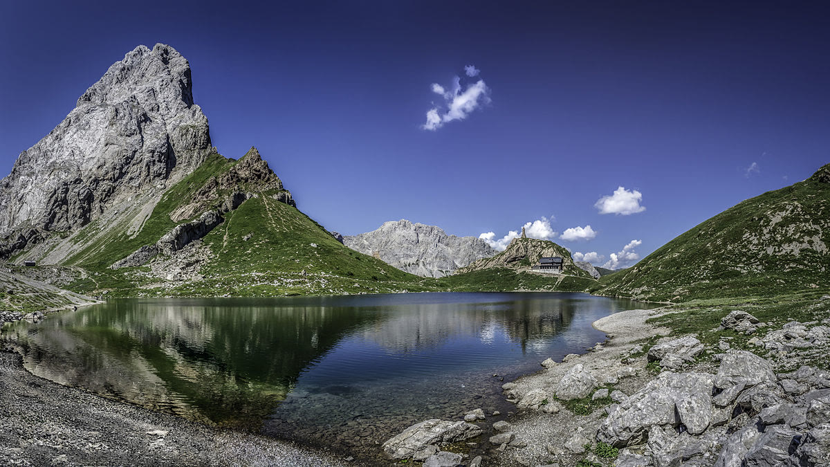 Escursionisti in montagna